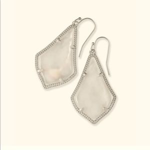 Kendra Scott Drop Alex earrings in Ivory Mother of Pearl.
